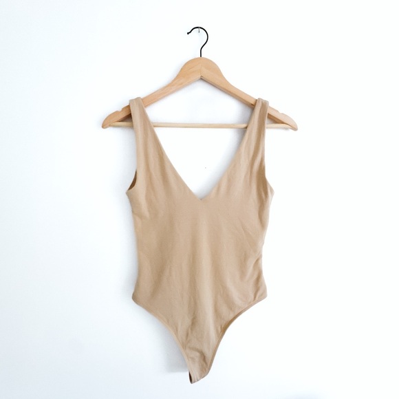Aritzia Babaton Contour V-neck Bodysuit Toasty - Size Small - Picture 6 of 8